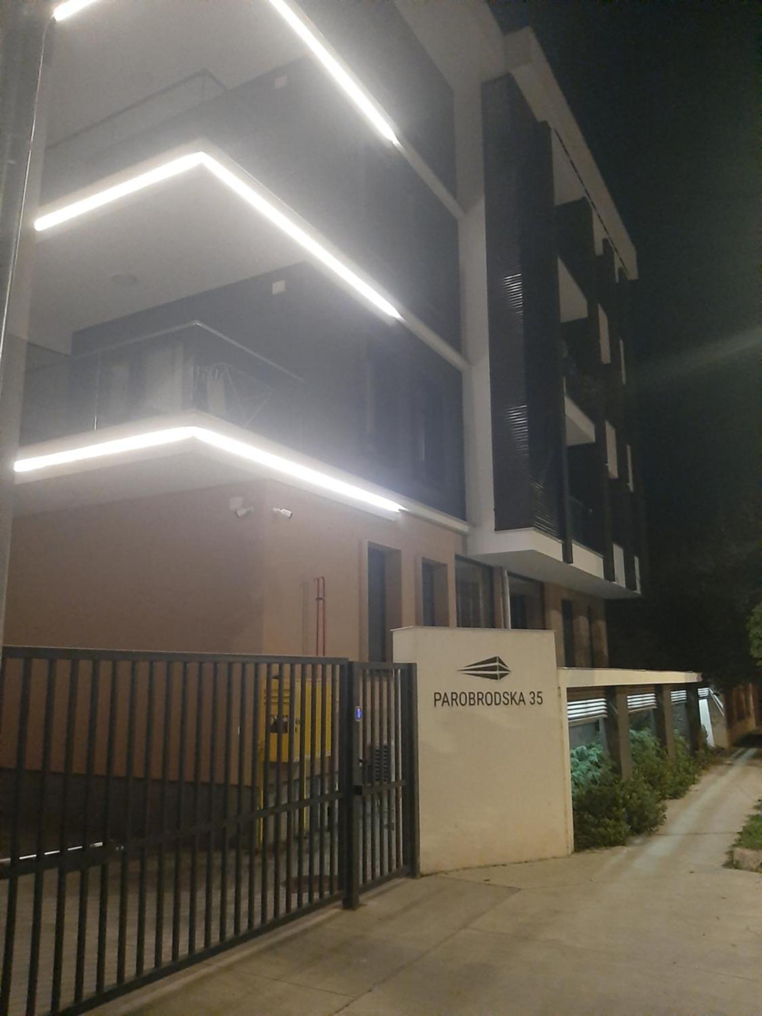 Apartman Viaggio 斯雷姆斯卡米特罗维察 外观 照片